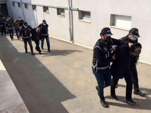 7 İlde Silah Kaçakçılığı Yapan 9 Zanlı Adliyeye Sevk Edildi
