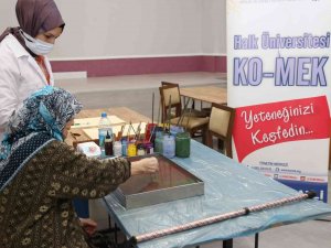 Ebru Sanatı İçin Fırçaları Ellerine Aldılar