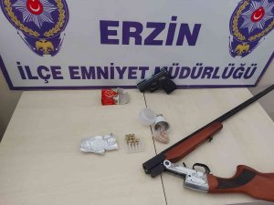 Uyuşturucu Operasyonunda 2 Silah İle 59 Adet Uyuşturucu Hap Ele Geçirildi