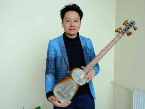 Çinli Brian’dan Yüksekovalılara Tar Konseri