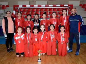 Okullar Arası Küçük Kızlar Hentbol Birinciliği Sona Erdi