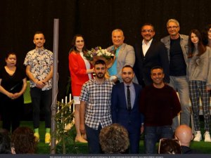 Bakan Çavuşoğlu’ndan Altso Tiyatro Kulübü’ne Tebrik