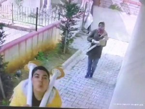 Ümraniye’de Hırsız Önce Çaldı, Sonra Kendisini Çeken Kameraya Tükürdü