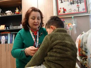 Kaza Sonrası Yatağa Bağımlı Halde Taburcu Olan 3,5 Yaşındaki Çocuk, Uygulanan Tedavi İle Yürümeye Başladı