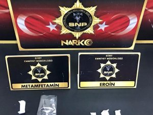 Siirt’te Şüpheli Şahıs Üzerinde 5 Fişek Uyuşturucu Madde Ele Geçirildi