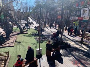 Güneşi Gören Eskişehirliler Parklara Akın Etti