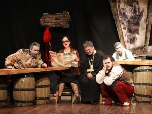 ‘Büyük İ̇skender’in Atı’ Adlı Tiyatro Oyunu Kartallı Seyircisi İle Buluştu