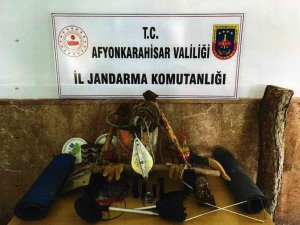 Define Bulmak İçin Kazdıkları 11 Metrelik Çukurda Yakalandılar