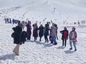 Elazığ Hazarbaba Kayak Merkezinde Vatandaşlar Doyasıya Eğlendi