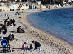 Şubat Ayında Deniz Keyfi: Güneşi Gören Sahile Koştu