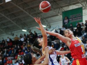 Kbsl: İ̇zmit Belediyespor: 53 - Kayseri Basketbol: 60
