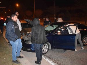Üç Aracın Karıştığı Zincirleme Kazada 2 Kişi Yaralandı