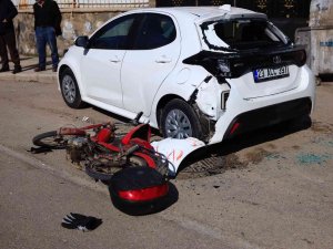 Otomobil İle Motosiklet Çarpıştı: 2 Yaralı