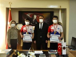 Gkv Özel Ortaokulu Yıldız Kulaçları Madalyaları Topladı