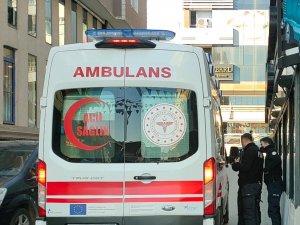 Cam Silerken 4 Metre Yükseklikten Düşen Kadın Yaralandı