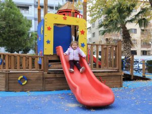 Pamukkale’de Yenilenen Parklar Çocukların Kullanımına Hazır