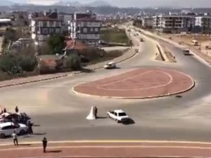 Antalya’da Gelin İle Damadın Etrafında Tehlikeli Drift