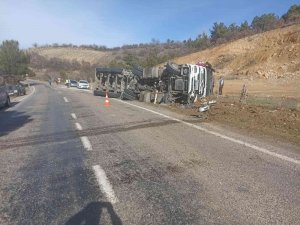 Manisa’da Sülfürik Asit Taşıyan Tanker İle Otomobil Çarpıştı: 5 Yaralı