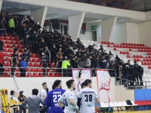 Hentbol Maçında Olaylar Çıktı: 1 Beşiktaş Taraftarı Gözaltına Alındı