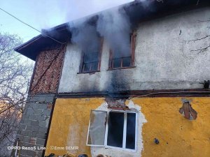 Sobadan Çıkan Yangın 2 Katlı Evi Yaktı