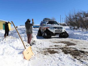 Karlı Dağ Yollarını Aşan Sağlık Ekipleri, Diyaliz Hastasını Hastaneye Ulaştırdı