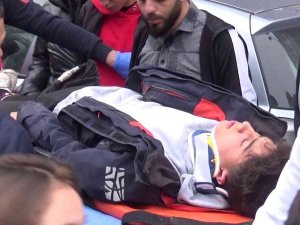 Sultangazi’de İşe Başladığı Gün Kaza Yapan Motokuryenin Bacağı Kırıldı