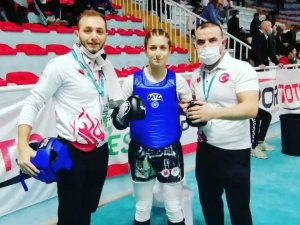Sudenur Basancı, Gençler Avrupa Muaythai Şampiyonası’nda Üçüncü Oldu
