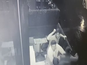 İ̇stanbul’da Silahlı Kat Çıkma Kavgası Kamerada: 1’i Polis 2 Yaralı