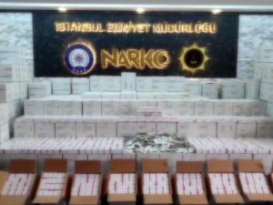 İ̇stanbul’da Uyuşturucu Operasyonu: Matbaa Ve Ecza Deposunda 831 Bin Hap Ele Geçirildi