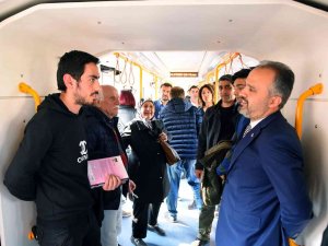 Öğrenciler Toplu Taşımaya Yöneldi