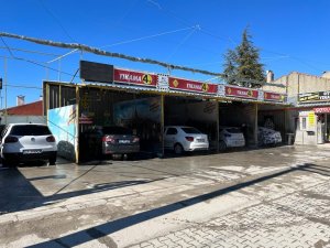 Güneşli Hava Oto Yıkamacıların Yüzünü Güldürdü