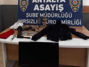Antalya’da Ev Ve İş Yeri Hırsızı Tutuklandı