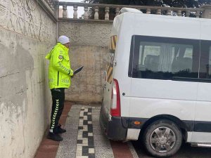 Bolvadin’de Servis Araçlarına Yönelik Polis Denetimi