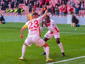Yasin Öztekin 34 Yaşında Kariyerinin En Golcü Sezonunu Yaşıyor