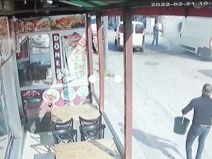 Sultangazi’de Park Halindeki Araç Alev Aldı