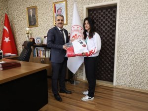 Muaythai Avrupa Şampiyonu Aslan’a Hediye