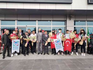 Avrupa Şampiyonları Memleketlerinde Coşkuyla Karşılandı