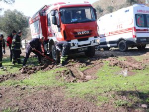 Hem Ambulans Hem De Kurtarmak İçin Gelen İtfaiye Aracı Çamura Saplandı