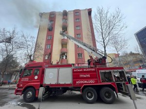 Batman’da Bir İş Merkezinde Çıkan Yangın Paniğe Neden Oldu