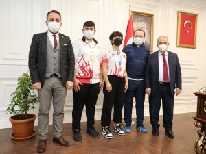 İ̇lkadım’dan Başarılı Sporculara Çeyrek Altın