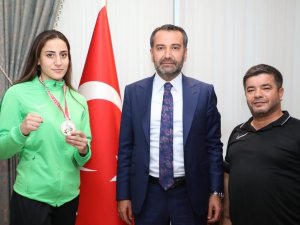 Gizem Özer’e Milli Davet