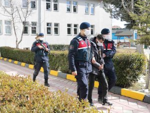 Film Gibi Dolandırıcılık Operasyonu, 32 Saat Boyunca Ormanlık Alanda Kaçan Şüpheli Altınlarla Karavanda Yakalandı