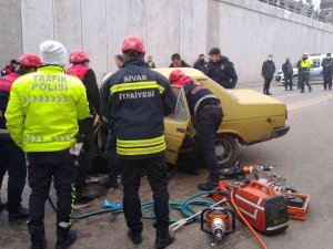 Sivas’ta İşçi Servisi İle Çarpışan Otomobilin Sürücüsü Hayatını Kaybetti