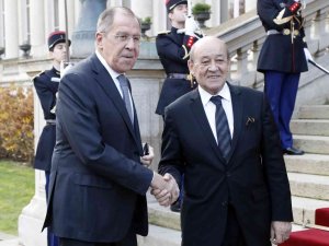 Rusya Dışişleri Bakanı Lavrov, Fransız Mevkidaşı Le Drian İle Telefonda Görüştü