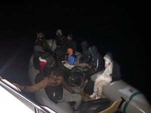 Türk Kara Sularına İtilen 58 Göçmen Kurtarıldı