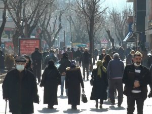 Yüksek Vaka Sayısına Rağmen Maske Satışları Düştü