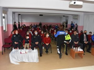 Mersin Polisi İlkokul Öğrencilerini Asayiş Konularında Bilgilendirdi