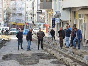 Kolordu Caddesi Üzerinde Kaldırım Düzenleme Çalışmaları Başladı
