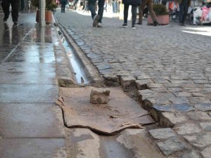 Yıllardır Pis Kokuyla Mücadele Ediyorlar