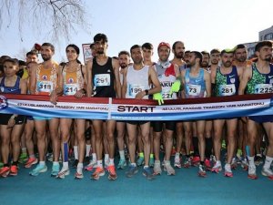 Vanlı Atletler Maratondan 2 Madalyayla Döndüler